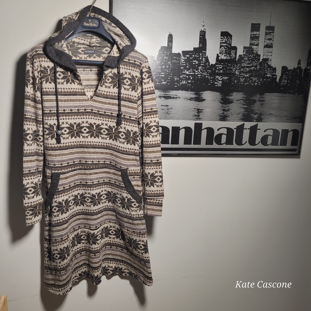 EARTHBOUND Geometric Patterned Hooded Garment